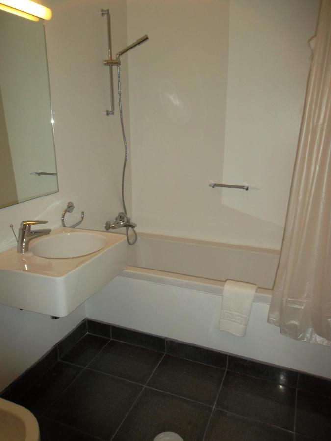 Azores Youth Hostels - Santa Maria Vila do Porto Esterno foto